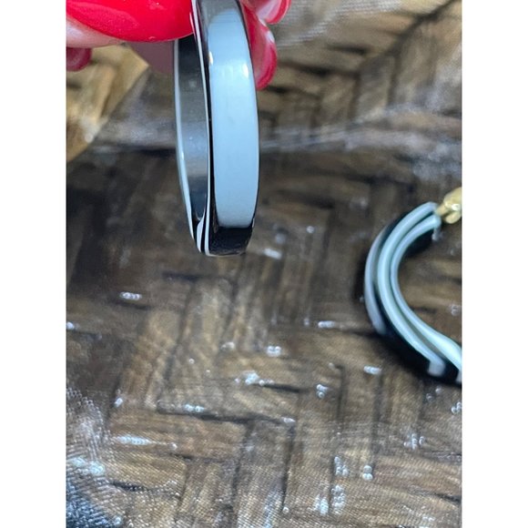 Vintage Clip On Earrings Striped Chunky Hoop Black White Gold - Picture 4 of 7